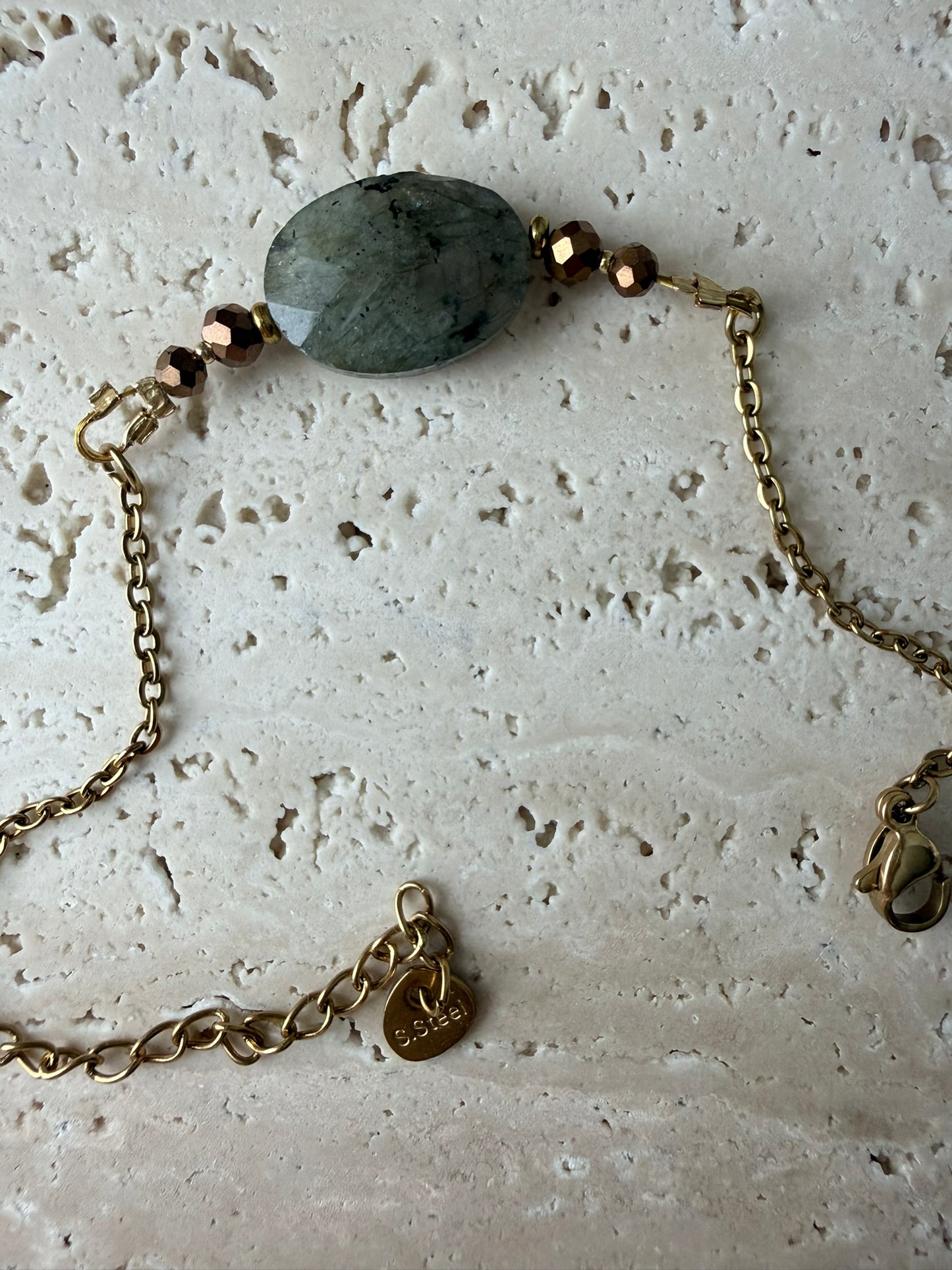 Bracelet Logos